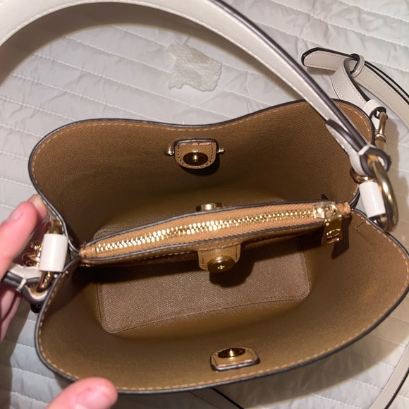 Coach purse - Picture 5 of 6